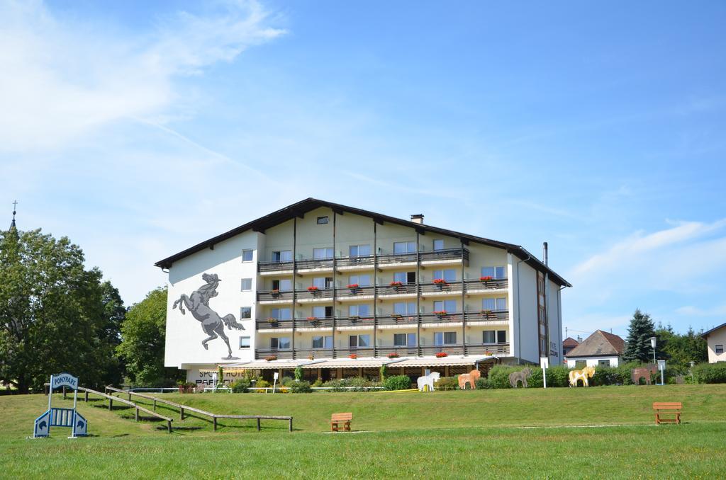 Hotel Reitzentrum Hausruckhof Ampflwang im Hausruckwald Εξωτερικό φωτογραφία