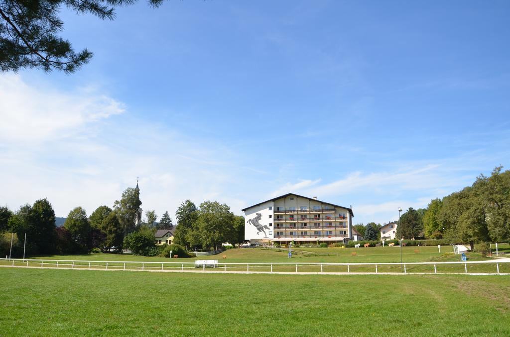 Hotel Reitzentrum Hausruckhof Ampflwang im Hausruckwald Εξωτερικό φωτογραφία